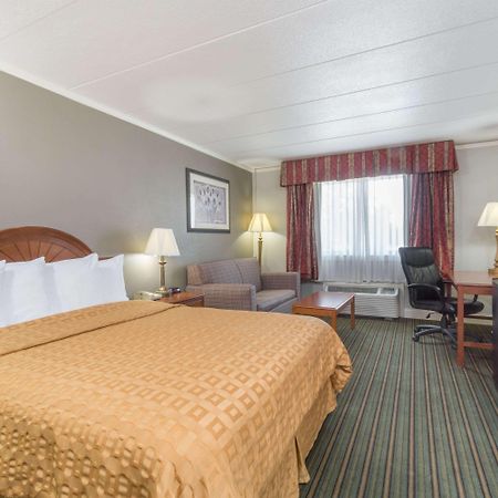 Days Inn By Wyndham Columbus East Airport エクステリア 写真