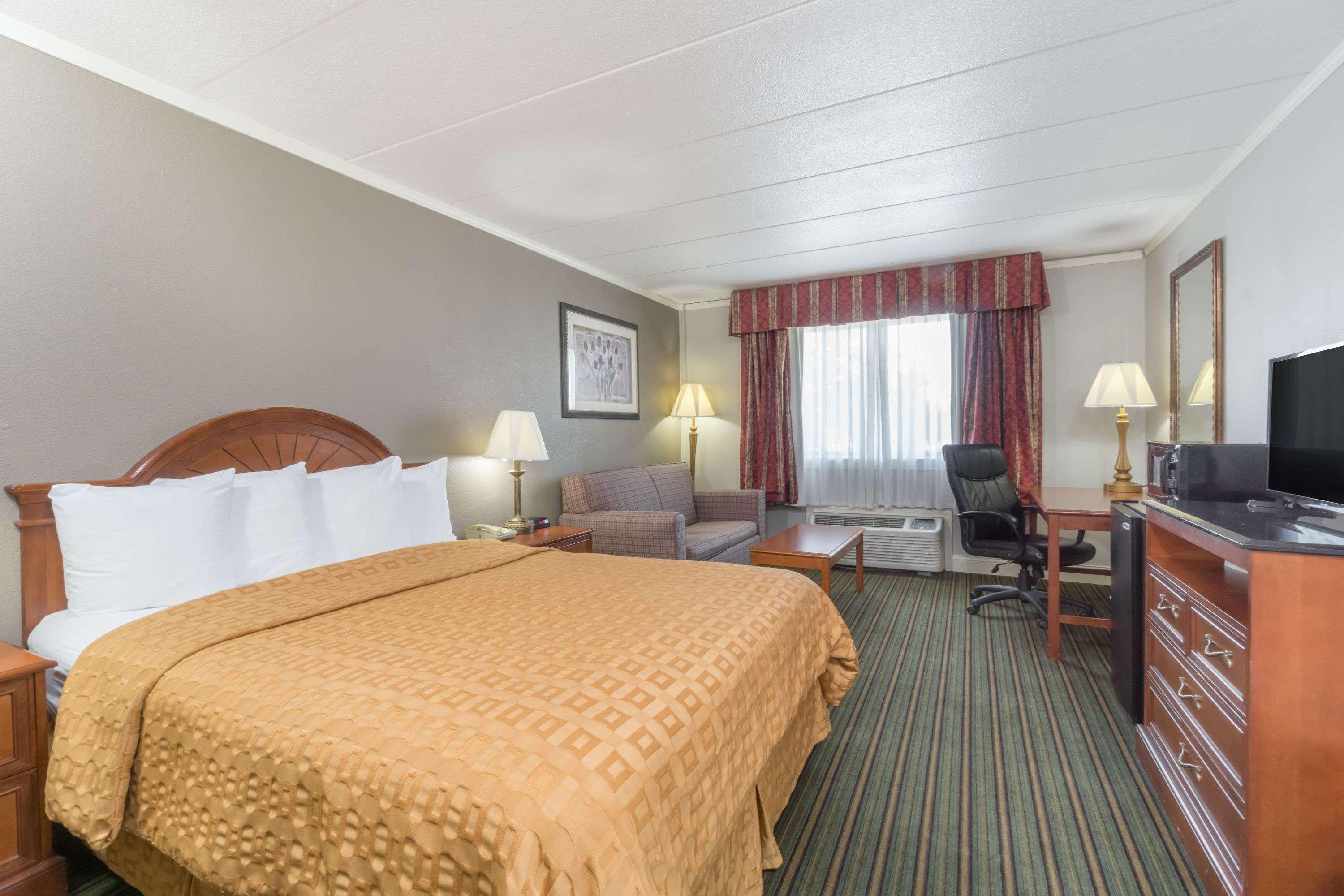 Days Inn By Wyndham Columbus East Airport エクステリア 写真