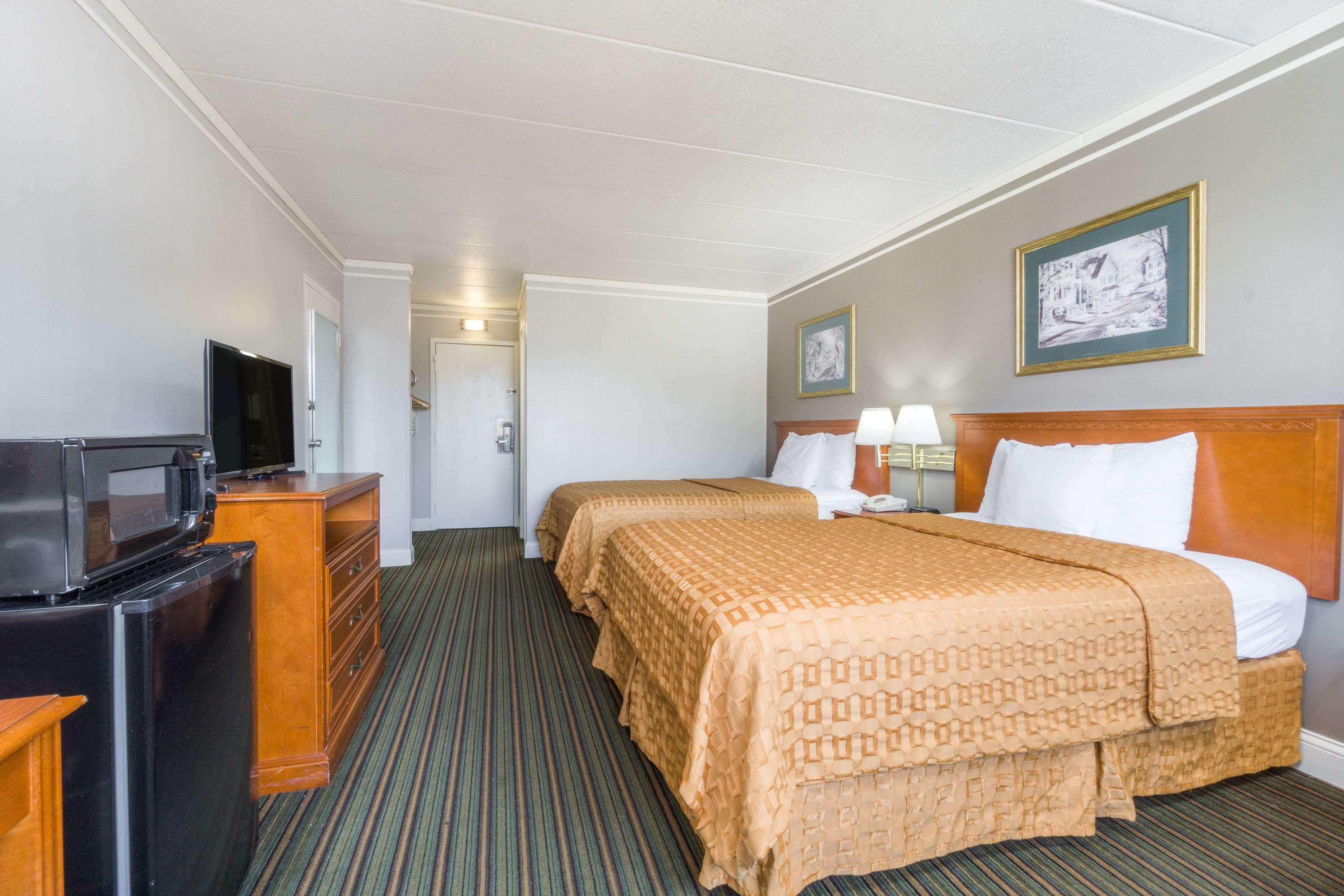 Days Inn By Wyndham Columbus East Airport エクステリア 写真