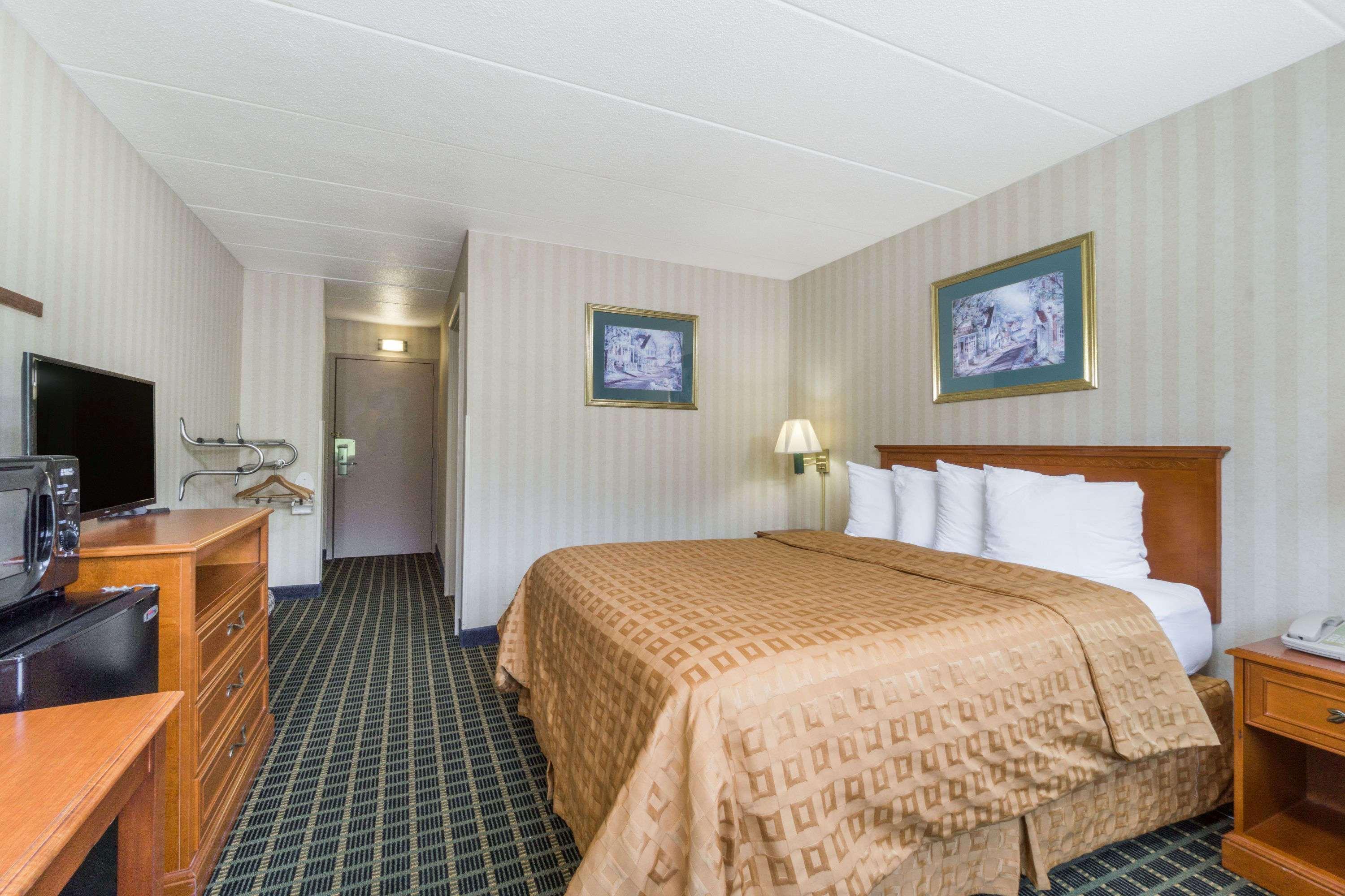 Days Inn By Wyndham Columbus East Airport エクステリア 写真