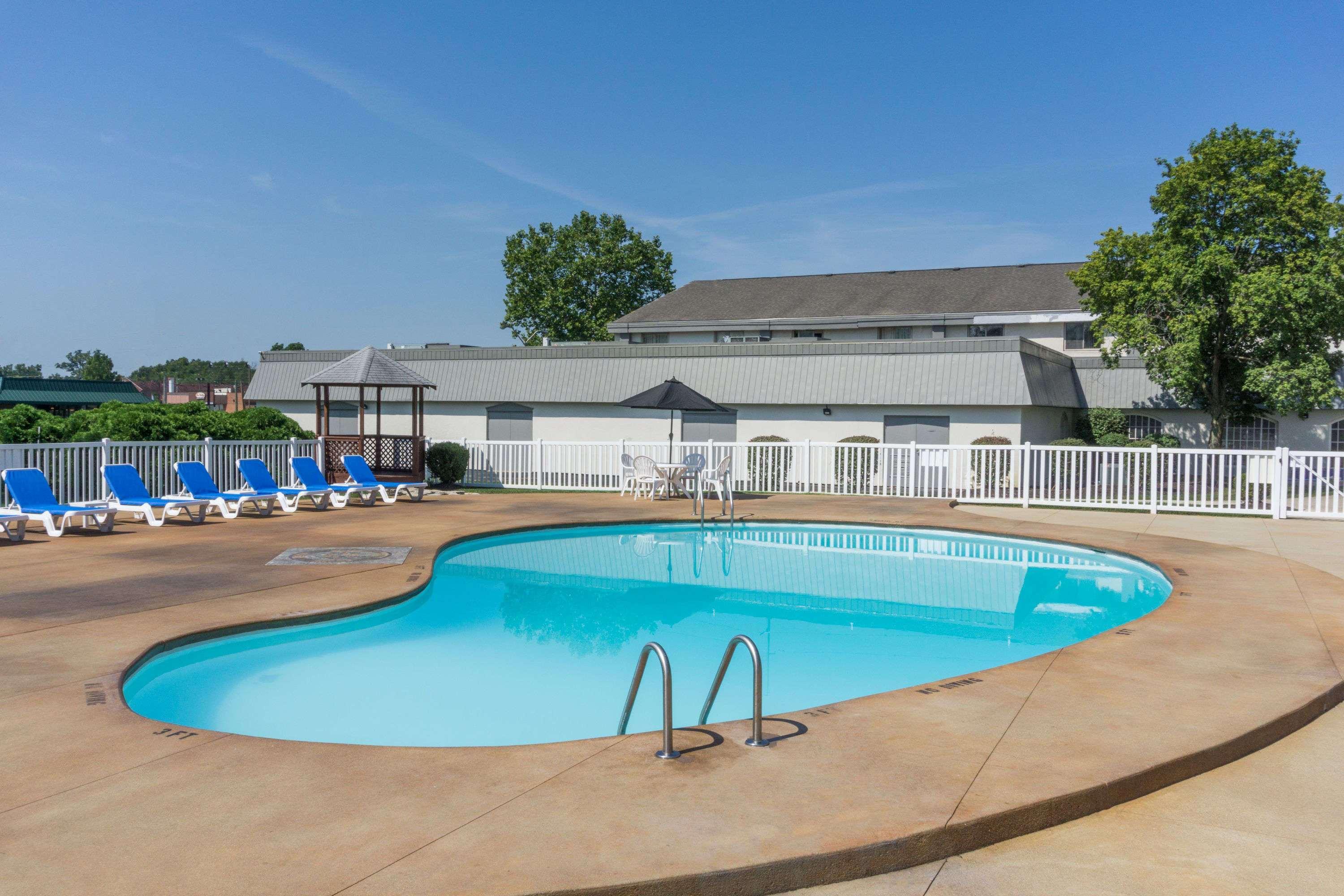 Days Inn By Wyndham Columbus East Airport エクステリア 写真