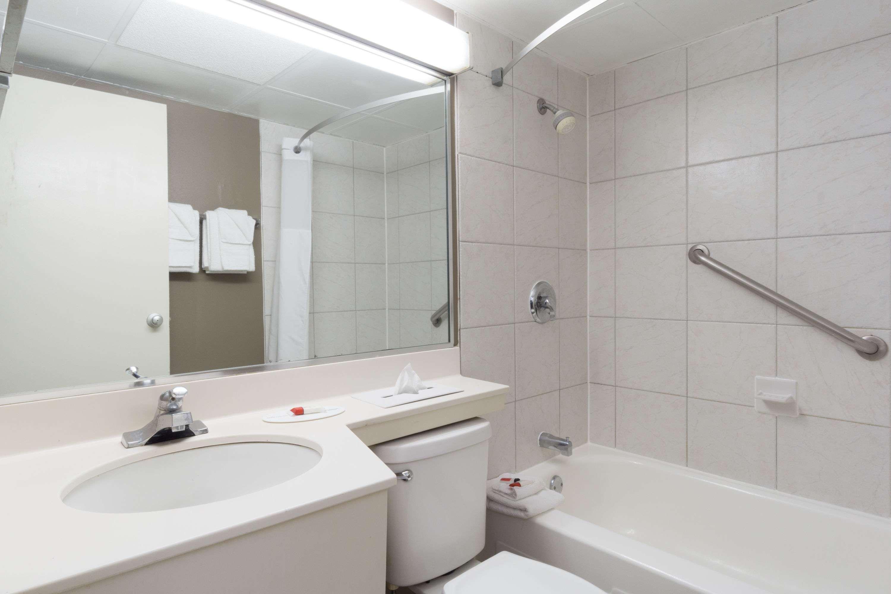Days Inn By Wyndham Columbus East Airport エクステリア 写真